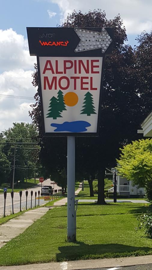 Alpine Motel In Heart Of Wisconsin Dells Downtown. 外观 照片